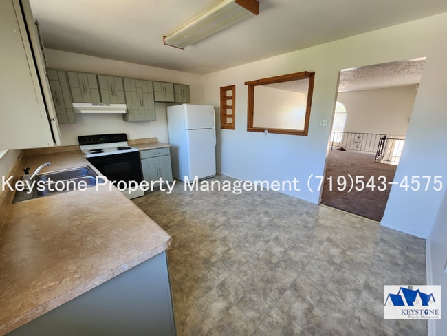Photo - Charming Townhome in Pueblo West – Comfortable & Convenient Living $1300/$1300 Unit 949 S. Honeysuckle Dr.