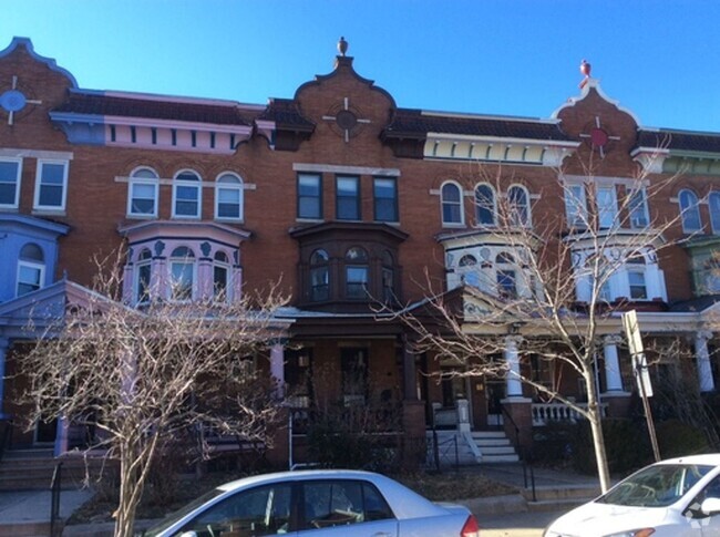 Building Photo - 2824 St Paul St Unit 1st floor - Front Rental