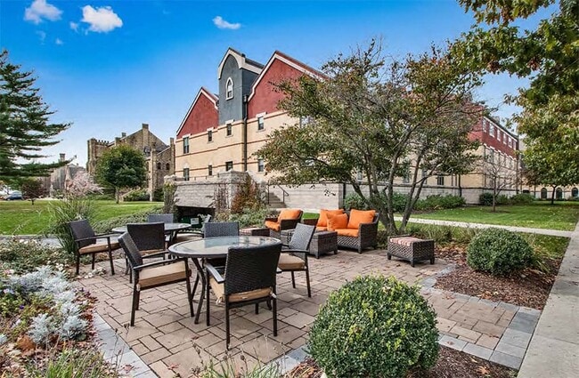 Área recreativa al aire libre en Lake Oaks Apartments - Lake Oaks Senior Apartments