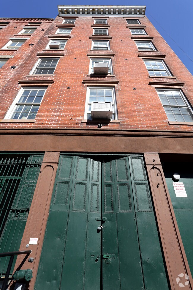 Photo - 244 Front St