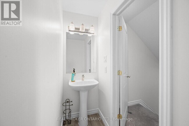 Photo - 66 Fallengale Cres