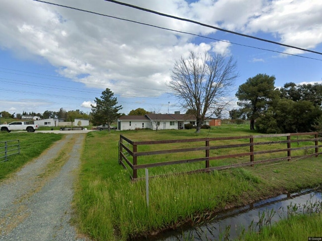 Building Photo - 12065 Hobday Rd