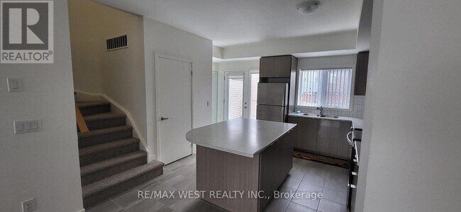 Photo - 1525 Kingston Rd