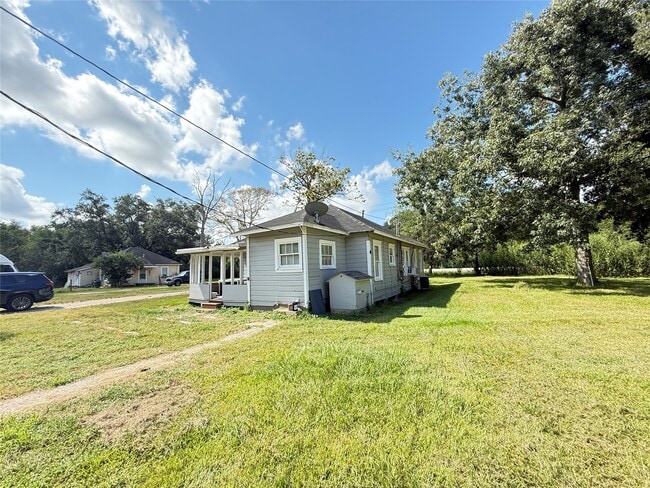 Building Photo - 17119 TX-35