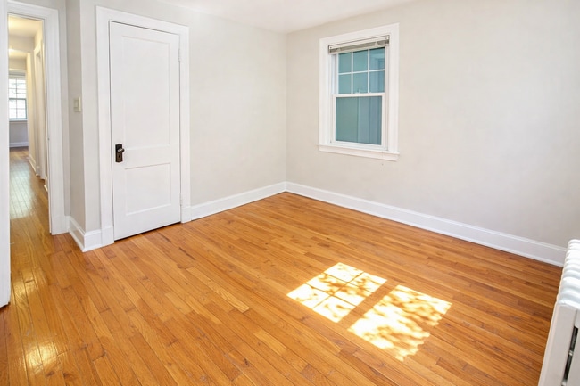 Photo - 1454 Barnsdale St