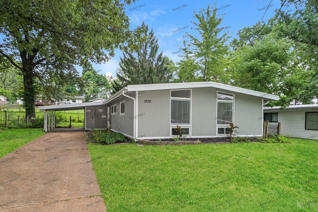 Building Photo - 1030 Robinwood Dr