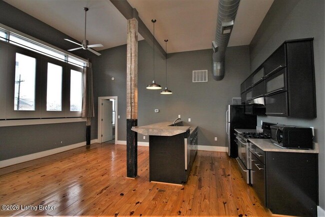 2920 Frankfort Ave Unit 201