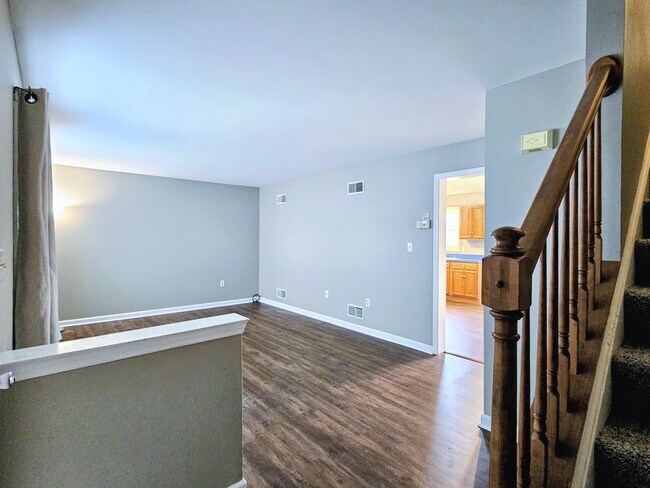 Photo - 131 Red Stone Cir