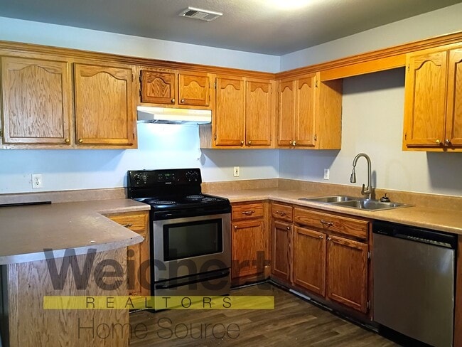 Photo - Spacious 3-Bedroom Home with Garage and Sc...