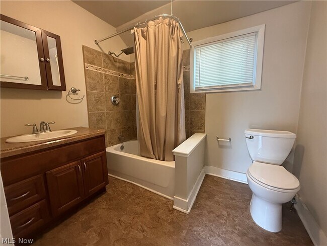 Photo - 1726 Starkweather Ave Unit Upper