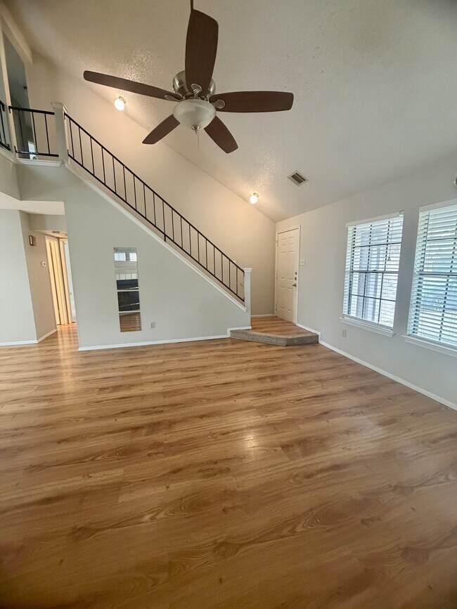 Photo - 1707 Honeysuckle Ln