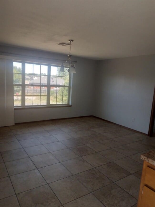 Building Photo - 902 NW 66th St Rental