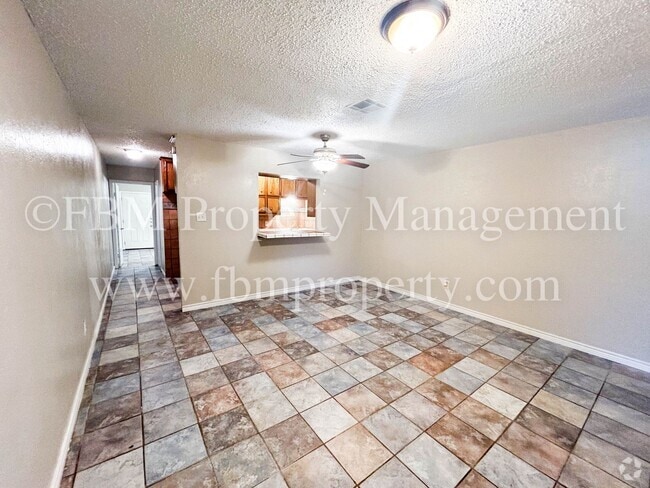Building Photo - 2535 W Sycamore Ave Unit 2535 Rental
