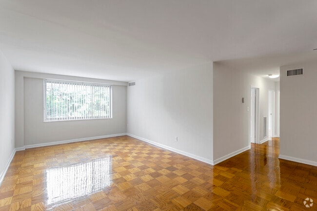 2 BR, 1 BA - 950 SF