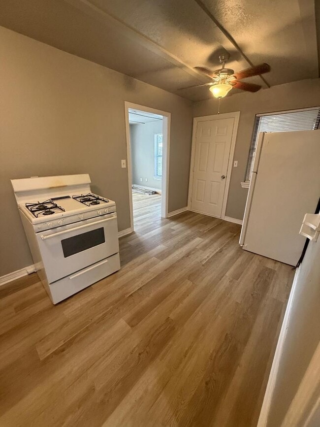 Photo - 1 Bed 1 Bath Duplex For Lease Now!