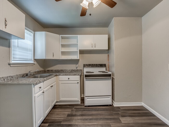 Photo - 2320 Trosper Pl