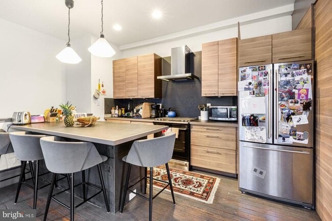 Photo - 2318 E York St Unit 1