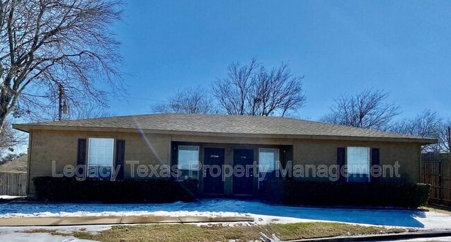 Building Photo - 1719 Short St Unit A