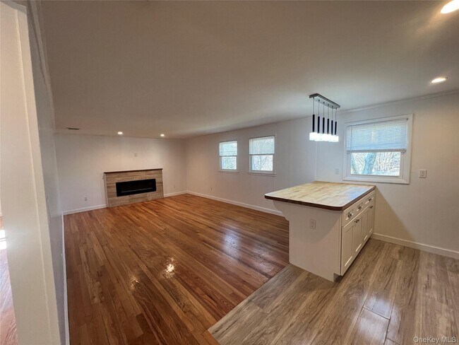 Photo - 11 Pulaski Pl Unidad B