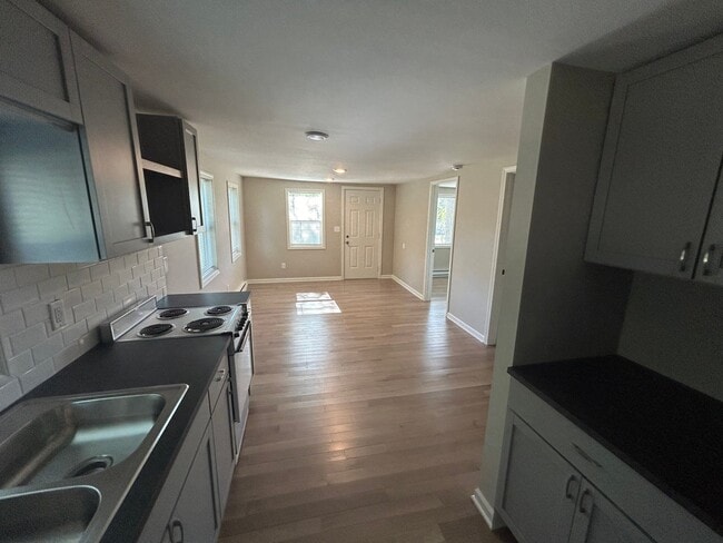 Photo - 305 N Main St