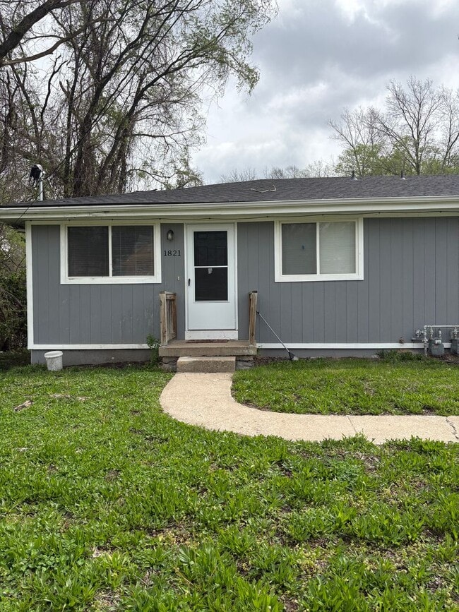 Building Photo - 1819/1821 N. 50th Terrace Unit 1821 N. 50th Terrace