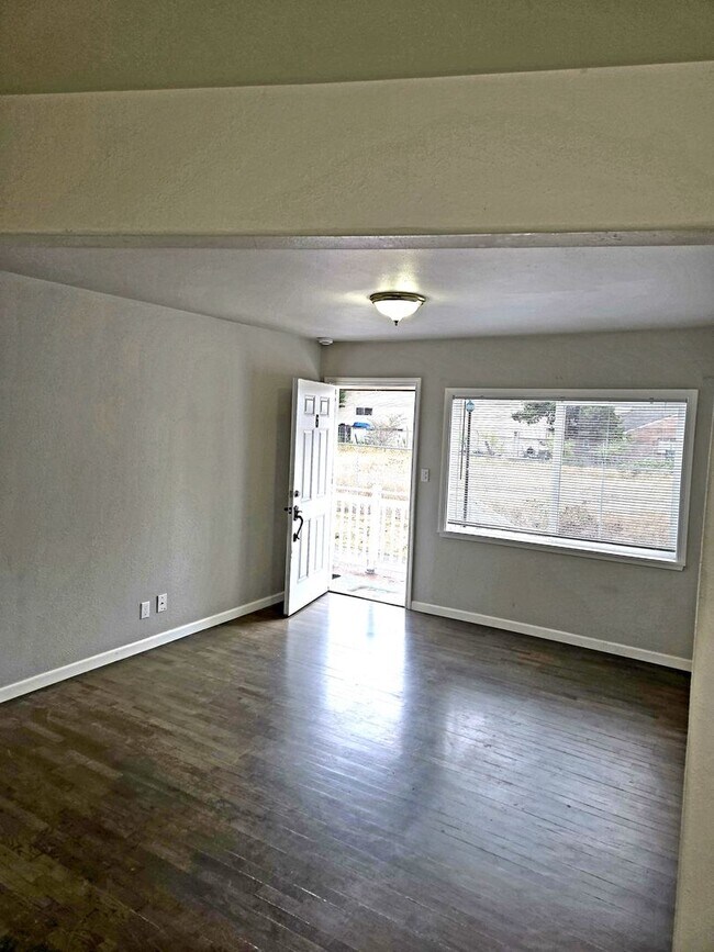 8420 S Tacoma Way Unidad 6