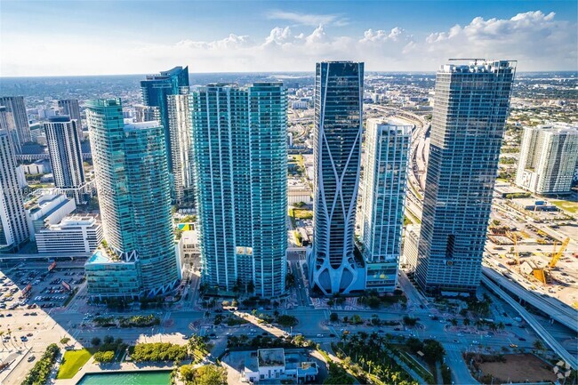 Building Photo - 900 Biscayne Blvd Unit 5706 Rental