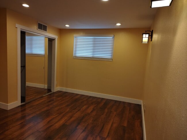 Photo - 1156 S Foothill Dr Unidad -