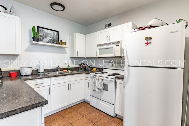 Building Photo - 898 E 700 N Rental