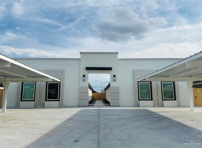 Building Photo - 10 Sugar Gdn Dr Unit 1