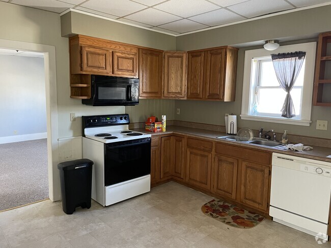 Building Photo - 50 N Main St Unit 4 Rental