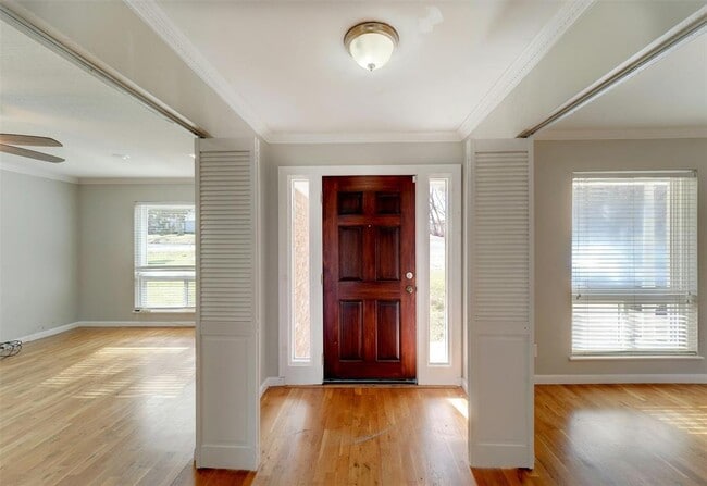 Building Photo - 4020 Far W Blvd Rental