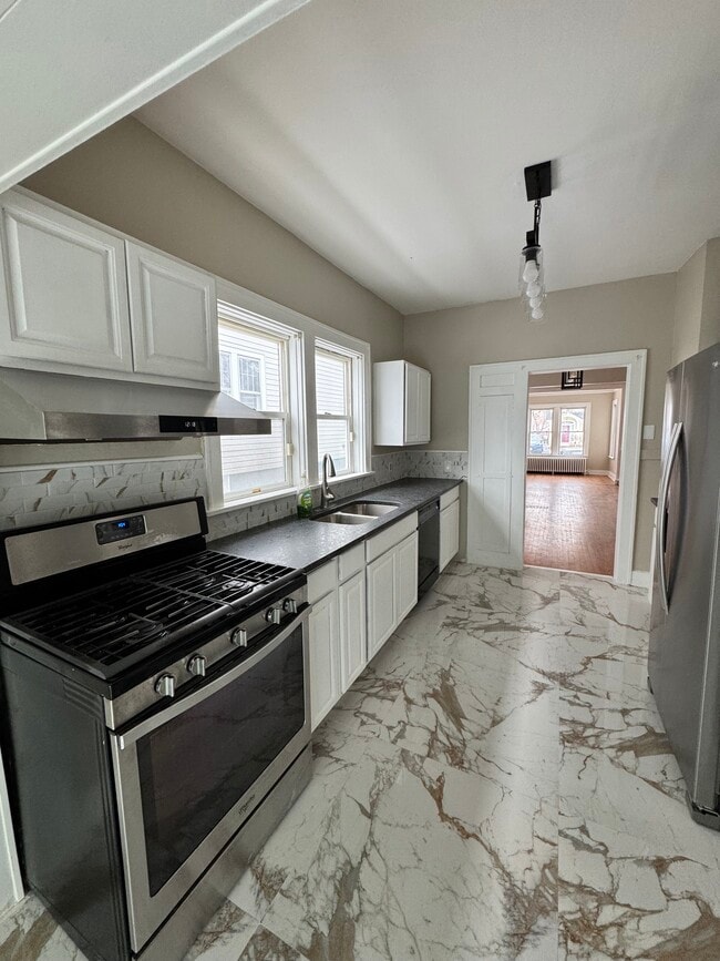 Photo - 131 Clermont St