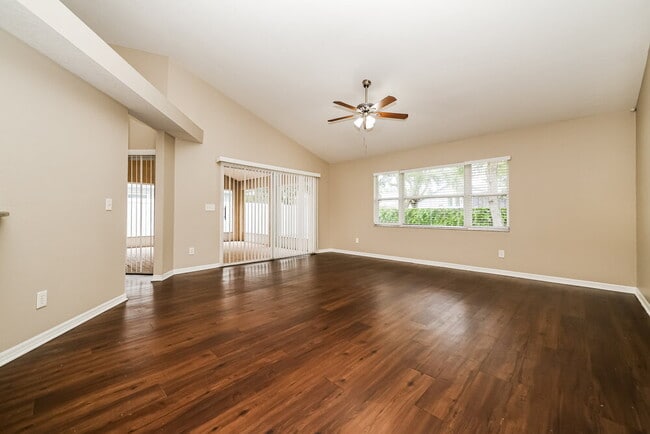 2212 Kenwick Dr