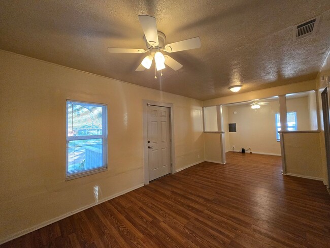 Photo - 3/1 - Renovated Ranch-Style home minutes from Downtown