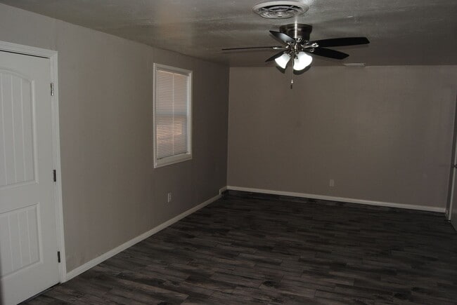 Photo - 2304 Elaine St