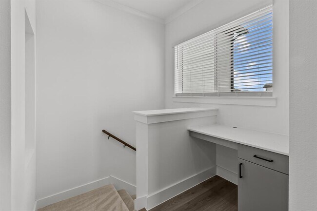 Photo - 1664 Hillside Terrace