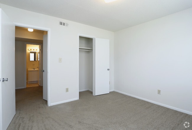 2BR, 2BA - 902sf- Bedroom