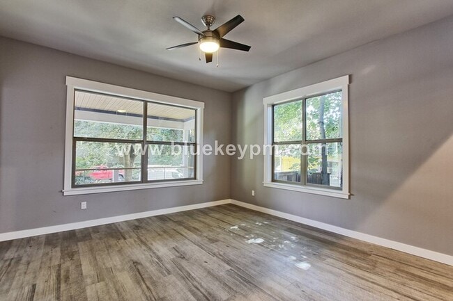 Photo - 2 Bed, 2 Bath Unit in Laurelhurst in Beautiful Tri Plex