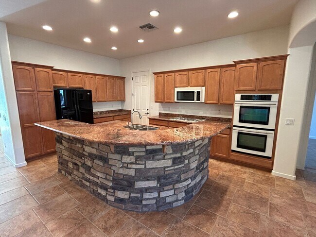 Photo - 831 W Sycamore Ct
