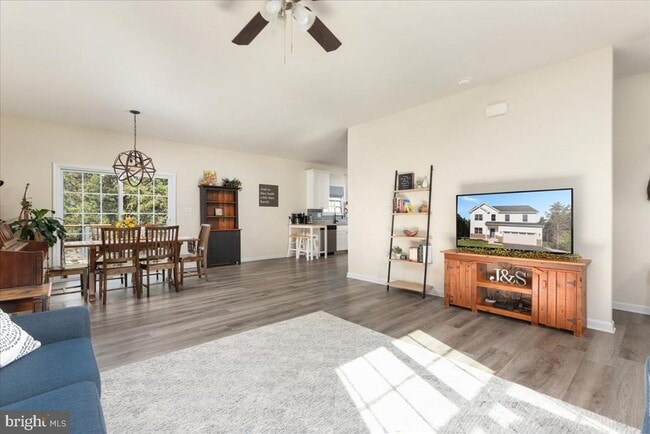 Photo - 321 Whispering Echos Dr