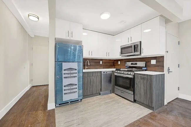 Photo - 694 E 38th St