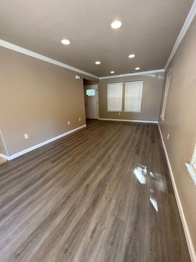 Photo - 1149 W 3rd St Unit 2