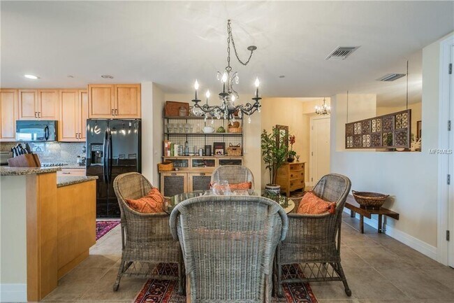 Photo - 331 Cleveland St Unidad 2001