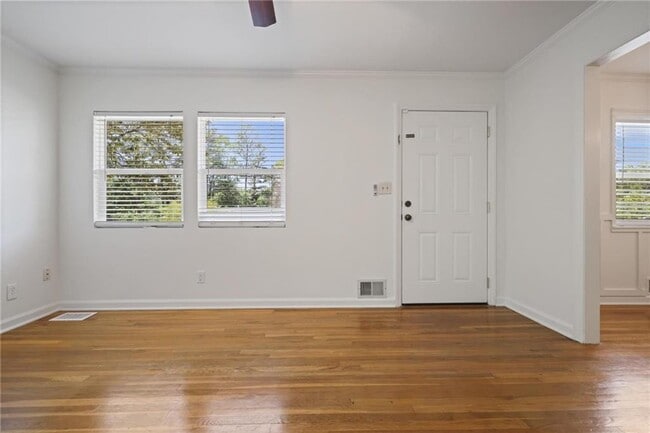 Photo - 2311 Robin Ln SE