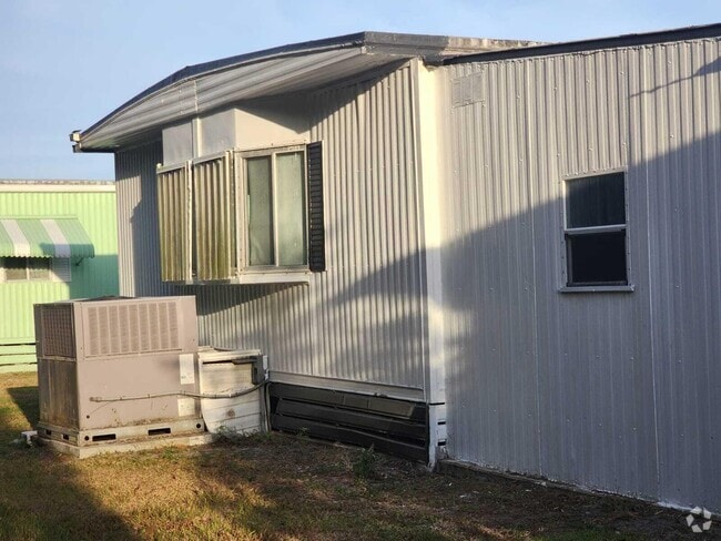Building Photo - 14 Novedades Rental