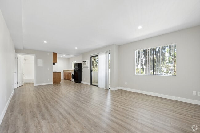 Studio - 535SF - Dining Room