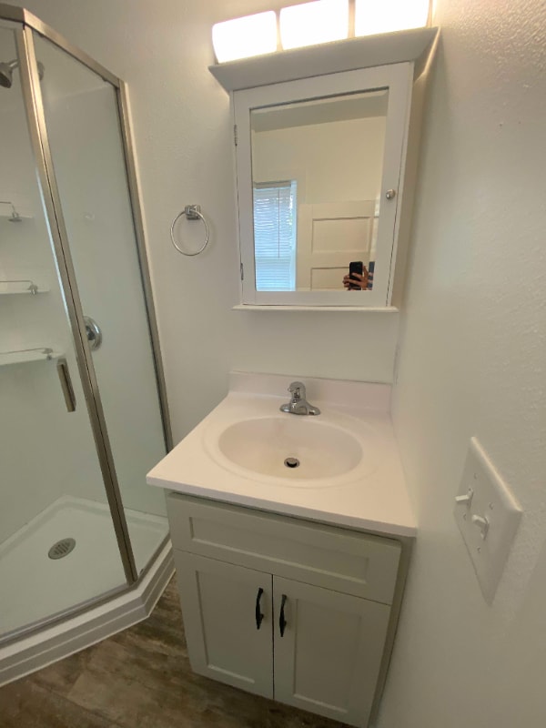 Photo - 401 E 13th St