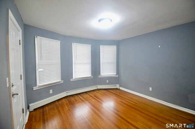 Photo - 807 Brewster St