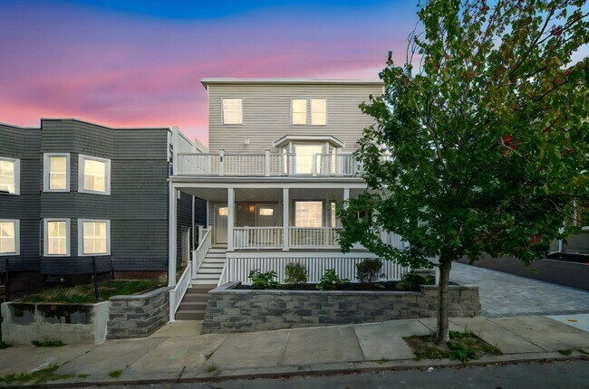 Building Photo - 17 Bond St Unit 2 Rental
